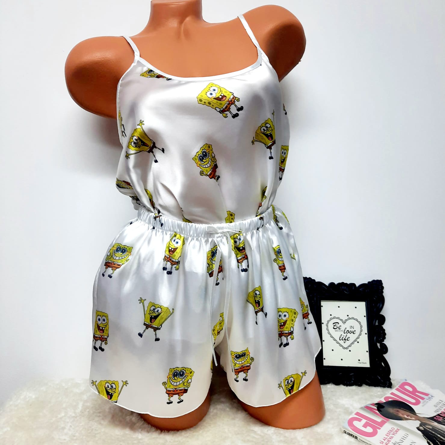 Pijama alba dama din satin lejera sexy cu print spongebob maiou si pantaloni scurti PJD046